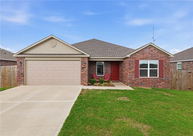 Photo 1 of Single family home for sale at 905 W Aiden Dr, Siloam Springs, AR 72761 | MLS# 1365261 | Listing updated on 2026-10-18