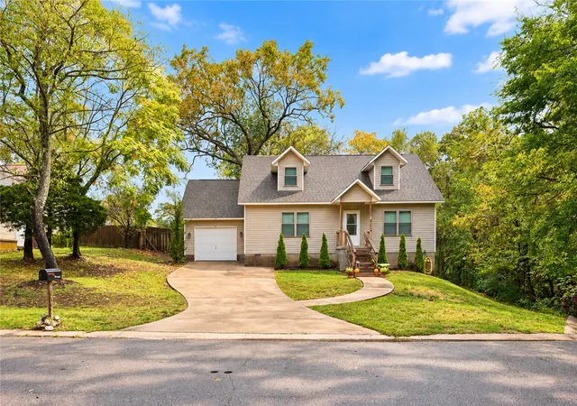 Photo 3 of Single family home for sale at 119 Woodland Dr, Siloam Springs, AR 72761 | MLS# 1365305 | Listing updated on 2026-10-17