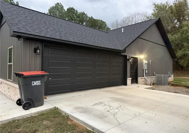 Photo 3 of Single family home for sale at 5700 Country Aire Loop, Hackett, AR 72937 | MLS# 1365314 | Listing updated on 2026-10-29
