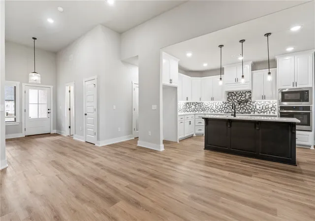 Photo 4 of Single family home for sale at 808 W Kelley Ann St, Siloam Springs, AR 72761 | MLS# 1365310 | Listing updated on 2026-10-17