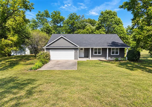 Photo 1 of Single family home for sale at 450 Elmwood Ln, Noel, MO 64854 | MLS# 1365320 | Listing updated on 2026-10-15
