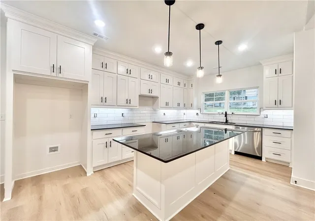 Photo 2 of Single family home for sale at 6 Dumfries Dr, Bella Vista, AR 72715 | MLS# 1365071 | Listing updated on 2026-10-16