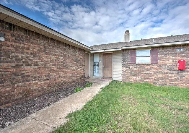 Photo 2 of Sale Pending at 1508 N A&b Pleasant St, Springdale, AR 72764 | MLS# 1365148 | Listing updated on 2026-10-21