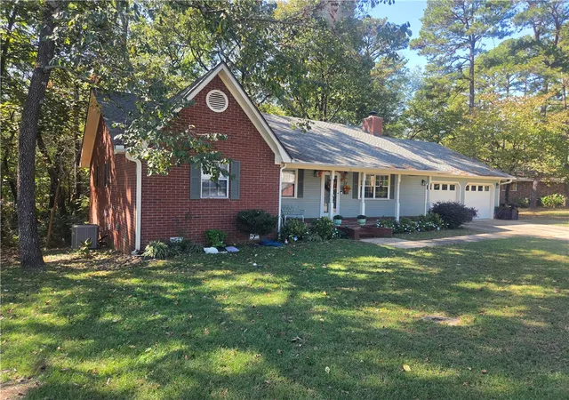 Photo 1 of Single family home for sale at 37 Fontaine Dr, Clarksville, AR 72830 | MLS# 1365233 | Listing updated on 2026-10-19
