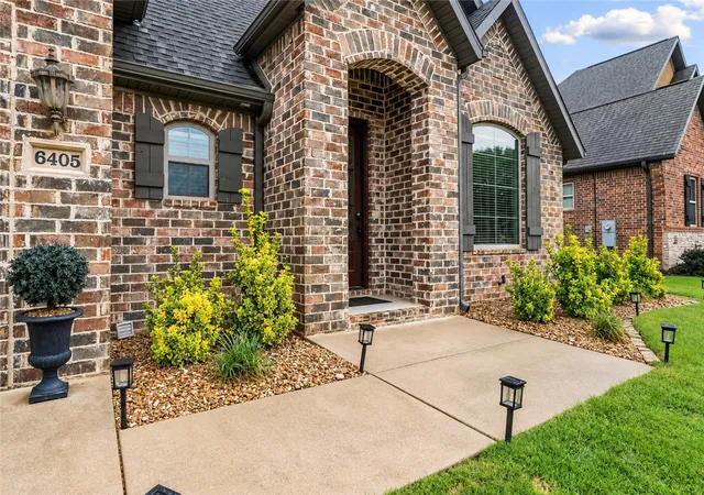 Photo 4 of Sale Pending at 6405 S 36th Street, Rogers, AR 72758 | MLS# 1364382 | Listing updated on 2026-10-21