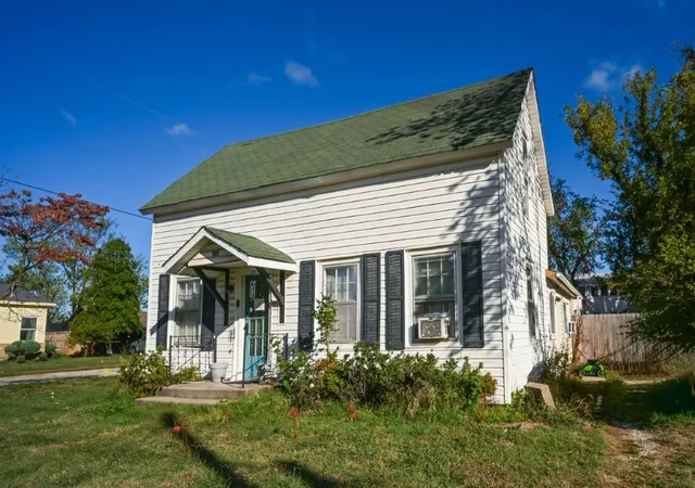 Single family home for sale at 321 W Oak St, Rogers, AR 72756 | MLS# 1365408 | Listing updated on 2026-10-19