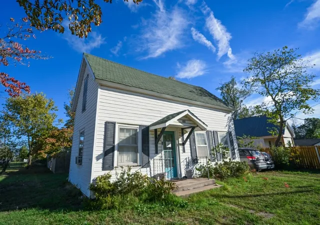 Photo 1 of Single family home for sale at 321 W Oak St, Rogers, AR 72756 | MLS# 1365408 | Listing updated on 2026-10-19