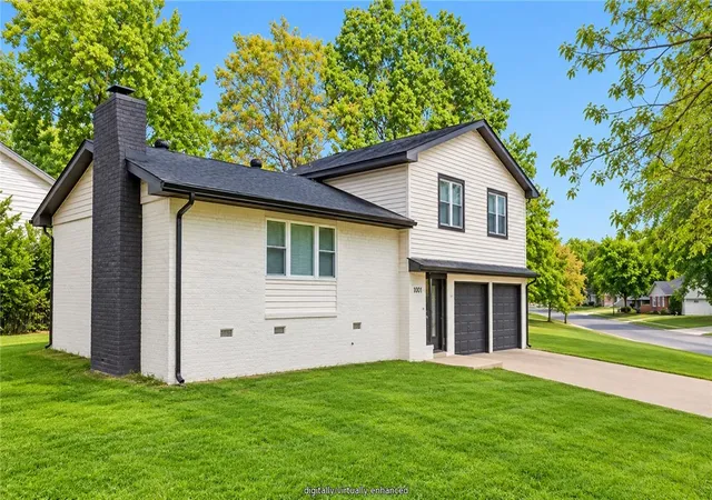 Photo 1 of Single family home for sale at 1001 Fraker St, Springdale, AR 72764 | MLS# 1365339 | Listing updated on 2026-10-27