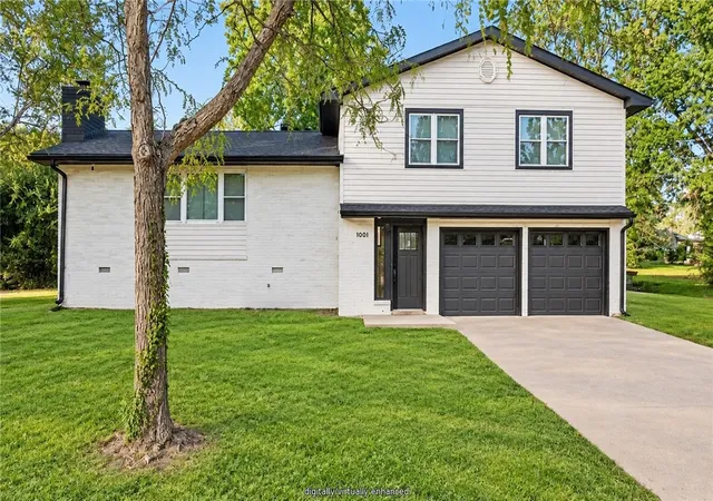 Photo 2 of Single family home for sale at 1001 Fraker St, Springdale, AR 72764 | MLS# 1365339 | Listing updated on 2026-10-27
