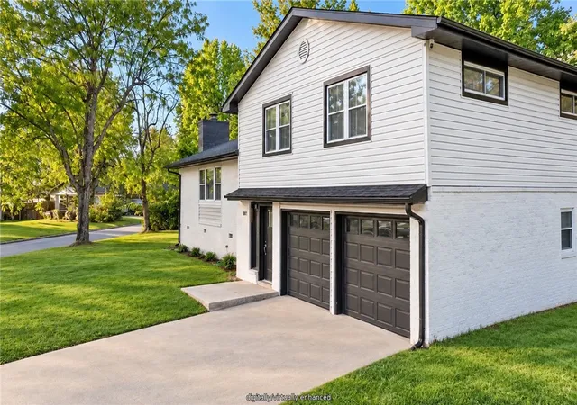 Photo 3 of Single family home for sale at 1001 Fraker St, Springdale, AR 72764 | MLS# 1365339 | Listing updated on 2026-10-27