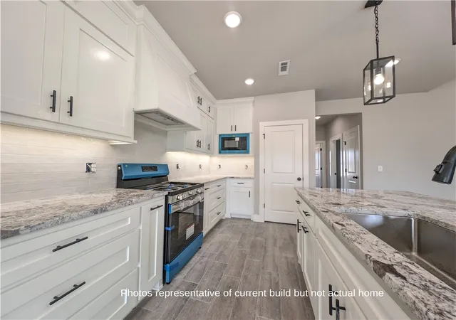 Photo 4 of Single family home for sale at 18 Spennymoor Dr, Bella Vista, AR 72714 | MLS# 1365032 | Listing updated on 2026-10-16