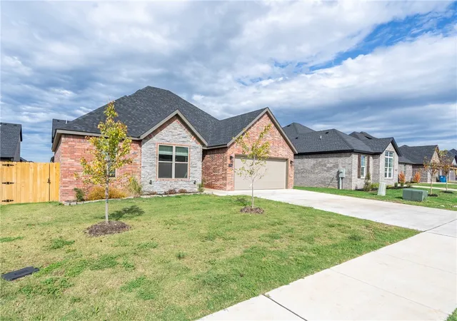 Photo 3 of Single family home for sale at 6702 Basswood Ave, Bentonville, AR 72713 | MLS# 1365444 | Listing updated on 2026-10-16