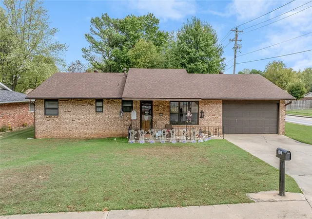 Single family home for sale at 1601 Daline St, Springdale, AR 72762 | MLS# 1365256