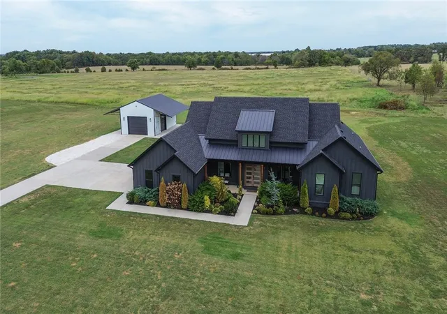 Photo 1 of Single family home for sale at 13458 S Ervan Beeks Rd, Farmington, AR 72730 | MLS# 1365435 | Listing updated on 2026-10-17