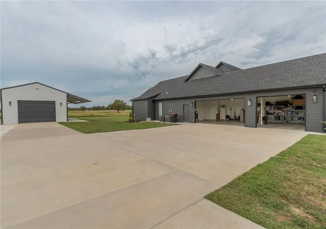 Photo 4 of Single family home for sale at 13458 S Ervan Beeks Rd, Farmington, AR 72730 | MLS# 1365435 | Listing updated on 2026-10-17