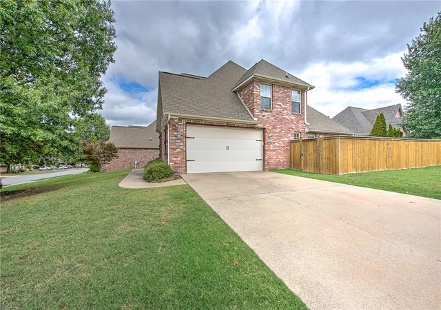 Photo 1 of Sale Pending at 6425 S 44th Street, Rogers, AR 72758 | MLS# 1365463 | Listing updated on 2026-10-19