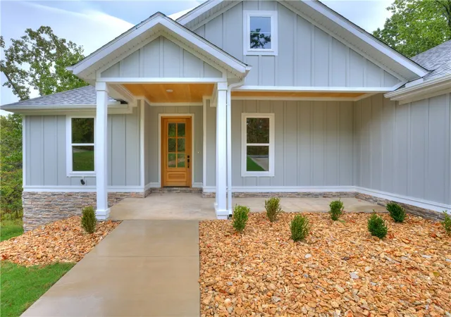 Photo 2 of Single family home for sale at 84 Cromarty Dr, Bella Vista, AR 72715 | MLS# 1365464 | Listing updated on 2026-10-17