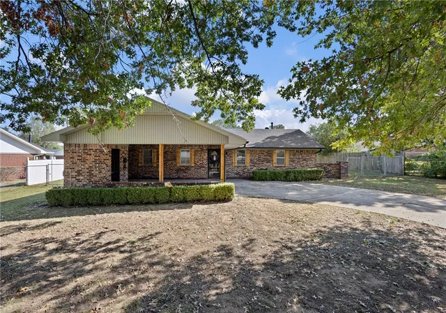 Single family home for sale at 122 W Circle Dr, Clarksville, AR 72830 | MLS# 1365487