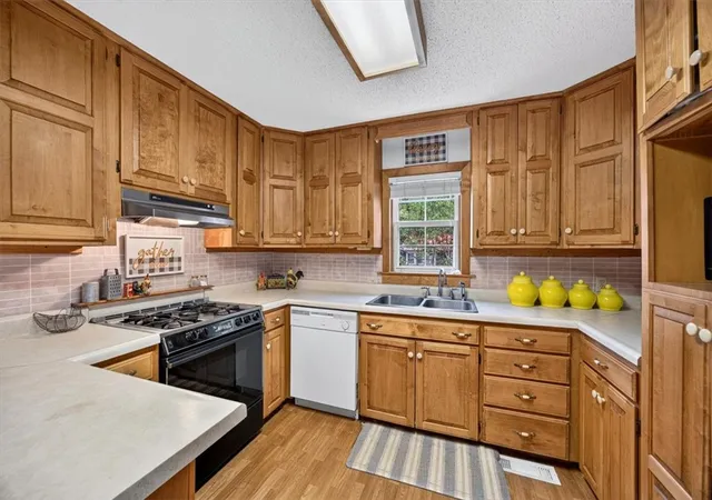 Photo 4 of Single family home for sale at 310 Polk St, Huntsville, AR 72740 | MLS# 1365499 | Listing updated on 2026-10-20