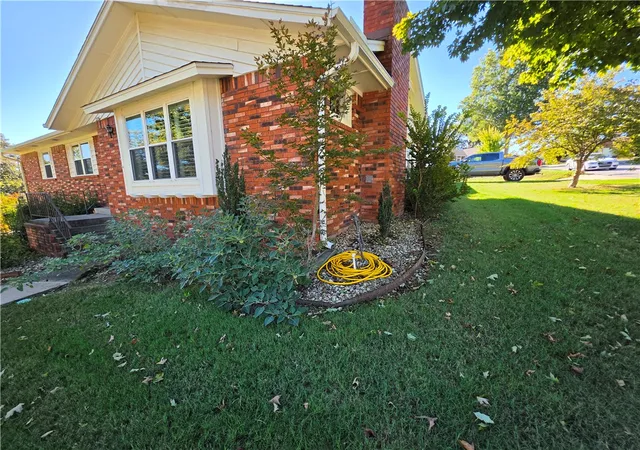 Photo 2 of Single family home for sale at 1336 Quail Run Cir, Bentonville, AR 72712 | MLS# 1365504 | Listing updated on 2026-10-18