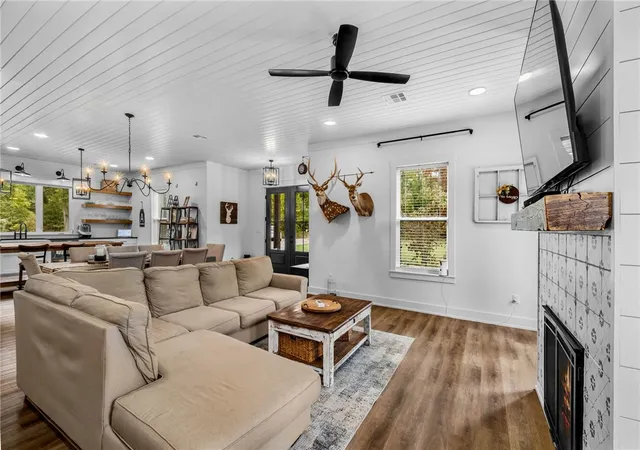 Photo 4 of Single family home for sale at 14625 Fruitwood Rd, Gravette, AR 72736 | MLS# 1365479 | Listing updated on 2026-10-28