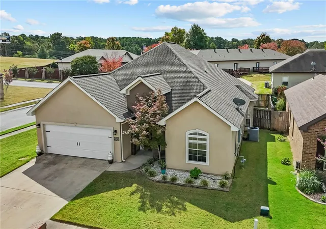 Photo 3 of Single family home for sale at 5529 Village Tr, Benton, AR 72019 | MLS# 1365517 | Listing updated on 2026-10-18