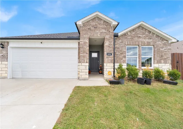 Single family home for sale at 606 Dusty Ln, Siloam Springs, AR 72761 | MLS# 1365518