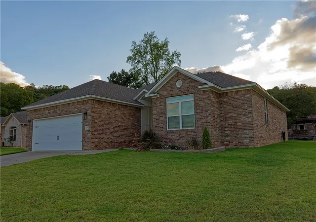 Photo 3 of Single family home for sale at 316 Promenade Cir, Russellville, AR 72801 | MLS# 1365481 | Listing updated on 2026-10-21