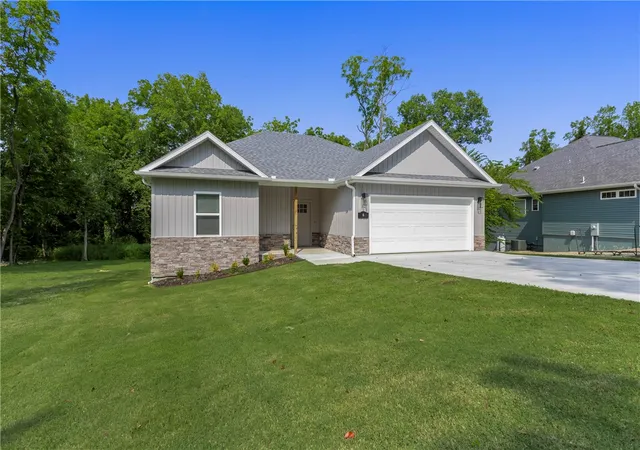Photo 1 of Single family home for sale at 6 Ellwood Cir, Bella Vista, AR 72715 | MLS# 1365522 | Listing updated on 2026-10-29