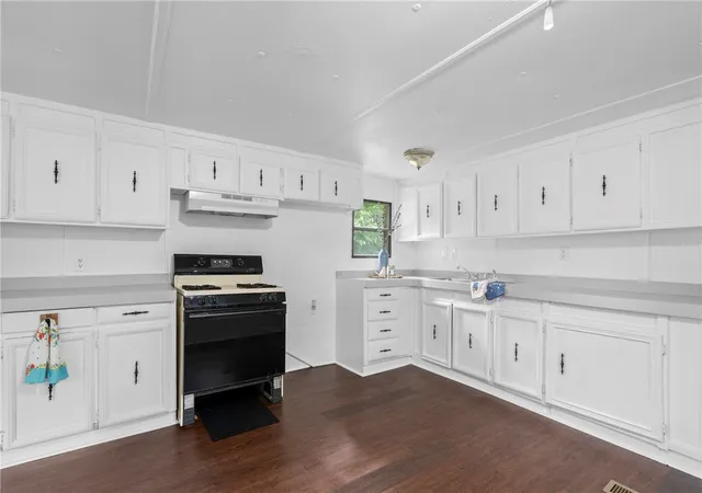Photo 4 of Manufactured home for sale at 310 Lacy St, Siloam Springs, AR 72761 | MLS# 1365472 | Listing updated on 2026-10-19