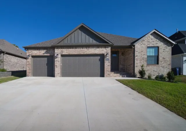 Photo 1 of Sale Pending at 842 E Buchanan St, Prairie Grove, AR 72753 | MLS# 1365561 | Listing updated on 2026-10-28