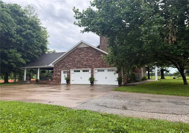 Photo 3 of Single family home for sale at 2134 US Hwy 60, Pierce City, MO 65723 | MLS# 1365607 | Listing updated on 2026-10-19