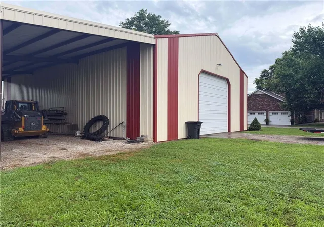 Photo 4 of Single family home for sale at 2134 US Hwy 60, Pierce City, MO 65723 | MLS# 1365607 | Listing updated on 2026-10-19