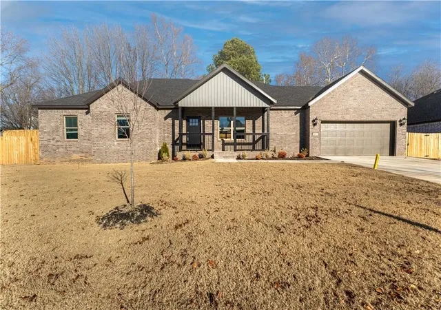 Photo 1 of Single family home for sale at 200 Ryder St, Gentry, AR 72734 | MLS# 1365608 | Listing updated on 2026-10-21