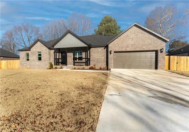 Photo 2 of Single family home for sale at 200 Ryder St, Gentry, AR 72734 | MLS# 1365608 | Listing updated on 2026-10-21