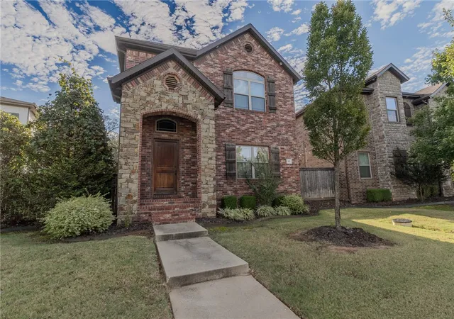 Photo 1 of Single family home for sale at 562 N Salem Rd, Fayetteville, AR 72704 | MLS# 1365439 | Listing updated on 2026-10-20
