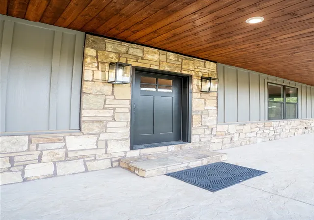 Photo 2 of Single family home for sale at 1902 N Double Springs Rd, Fayetteville, AR 72704 | MLS# 1365610 | Listing updated on 2026-10-21