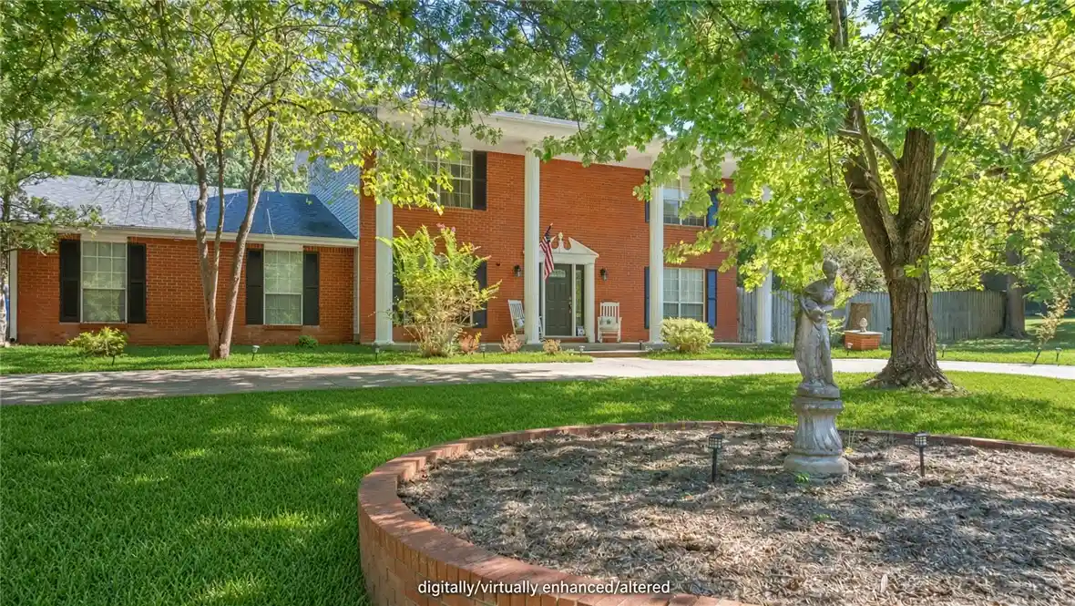Photo 1 of Sale Pending at 1165 W Huntington Dr, Fayetteville, AR 72701 | MLS# 1365466 | Listing updated on 2026-10-27