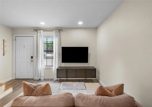 Photo 4 of Condo for sale at 1376 N Oakland Ave, Fayetteville, AR 72703 | MLS# 1365670 | Listing updated on 2026-10-20