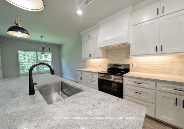 Photo 2 of Single family home for sale at 5 Wakefield Ln, Bella Vista, AR 72715 | MLS# 1365013 | Listing updated on 2026-10-27