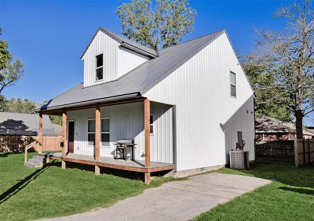 Photo 1 of Single family home for sale at 108 W Thurman St, Prairie Grove, AR 72753 | MLS# 1365684 | Listing updated on 2026-10-27