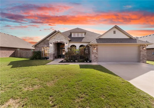 Photo 2 of Single family home for sale at 1020 Winesap Dr, Bentonville, AR 72712 | MLS# 1365724 | Listing updated on 2026-10-20