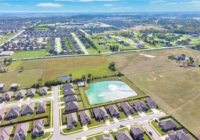 Photo 3 of Single family home for sale at 1020 Winesap Dr, Bentonville, AR 72712 | MLS# 1365724 | Listing updated on 2026-10-20