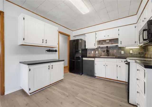 Photo 2 of Single family home for sale at 702 E Argyle St, Harrison, AR 72601 | MLS# 1365701 | Listing updated on 2026-10-21