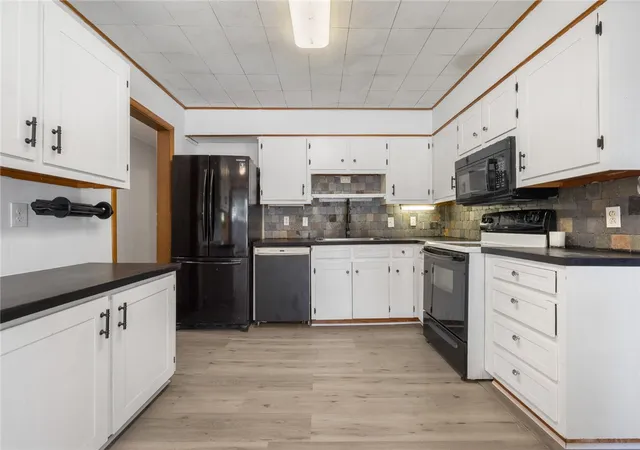 Photo 3 of Single family home for sale at 702 E Argyle St, Harrison, AR 72601 | MLS# 1365701 | Listing updated on 2026-10-21