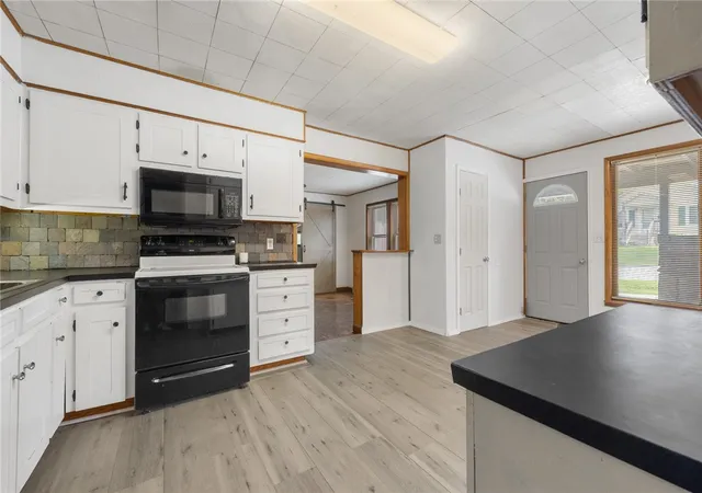 Photo 4 of Single family home for sale at 702 E Argyle St, Harrison, AR 72601 | MLS# 1365701 | Listing updated on 2026-10-21