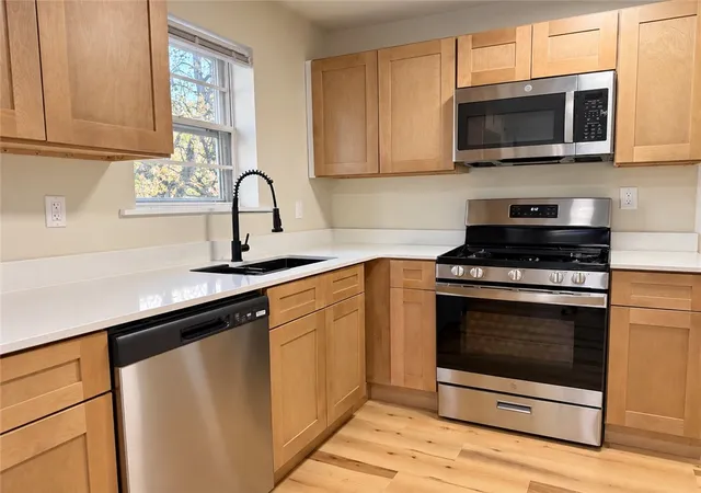 Photo 4 of Single family home for sale at 1090 S Washington Ave, Fayetteville, AR 72701 | MLS# 1365668 | Listing updated on 2026-10-21
