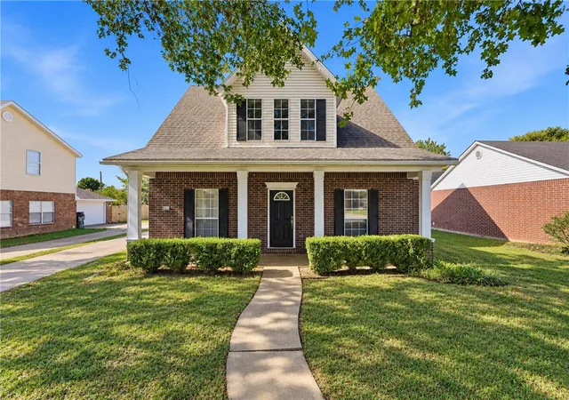 Photo 1 of Single family home for sale at 1407 N Heritage Ave, Fayetteville, AR 72704 | MLS# 1365583 | Listing updated on 2026-10-22