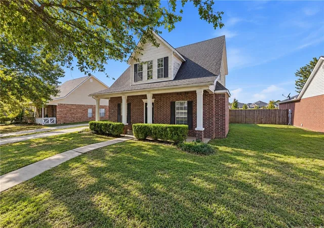 Photo 3 of Single family home for sale at 1407 N Heritage Ave, Fayetteville, AR 72704 | MLS# 1365583 | Listing updated on 2026-10-22
