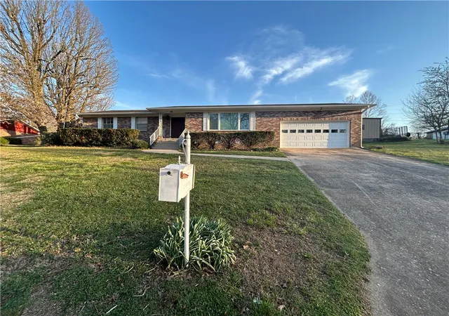 Photo 1 of Single family home for sale at 206 Roberta Dr, Harrison, AR 72601 | MLS# 1365923 | Listing updated on 2026-10-22